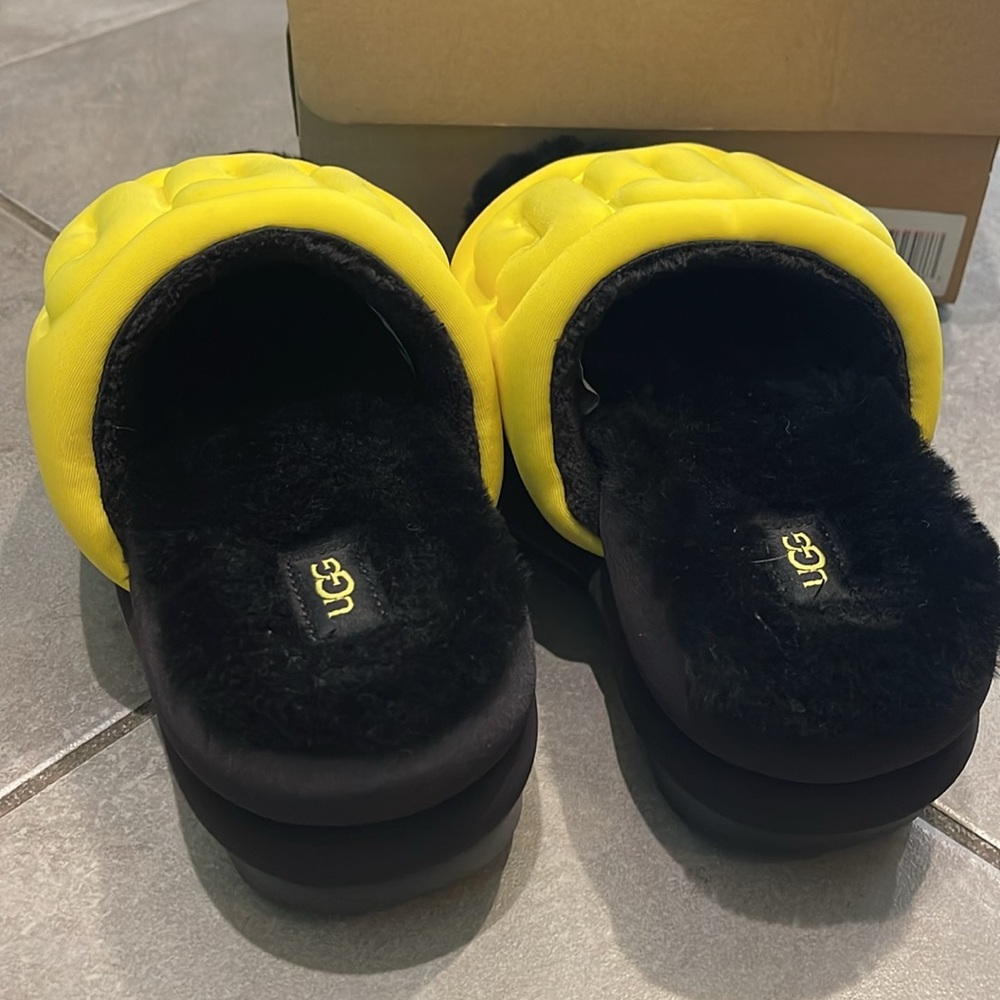 UGG Maxi Graphic Slide - Yellow - Picture 4 of 4